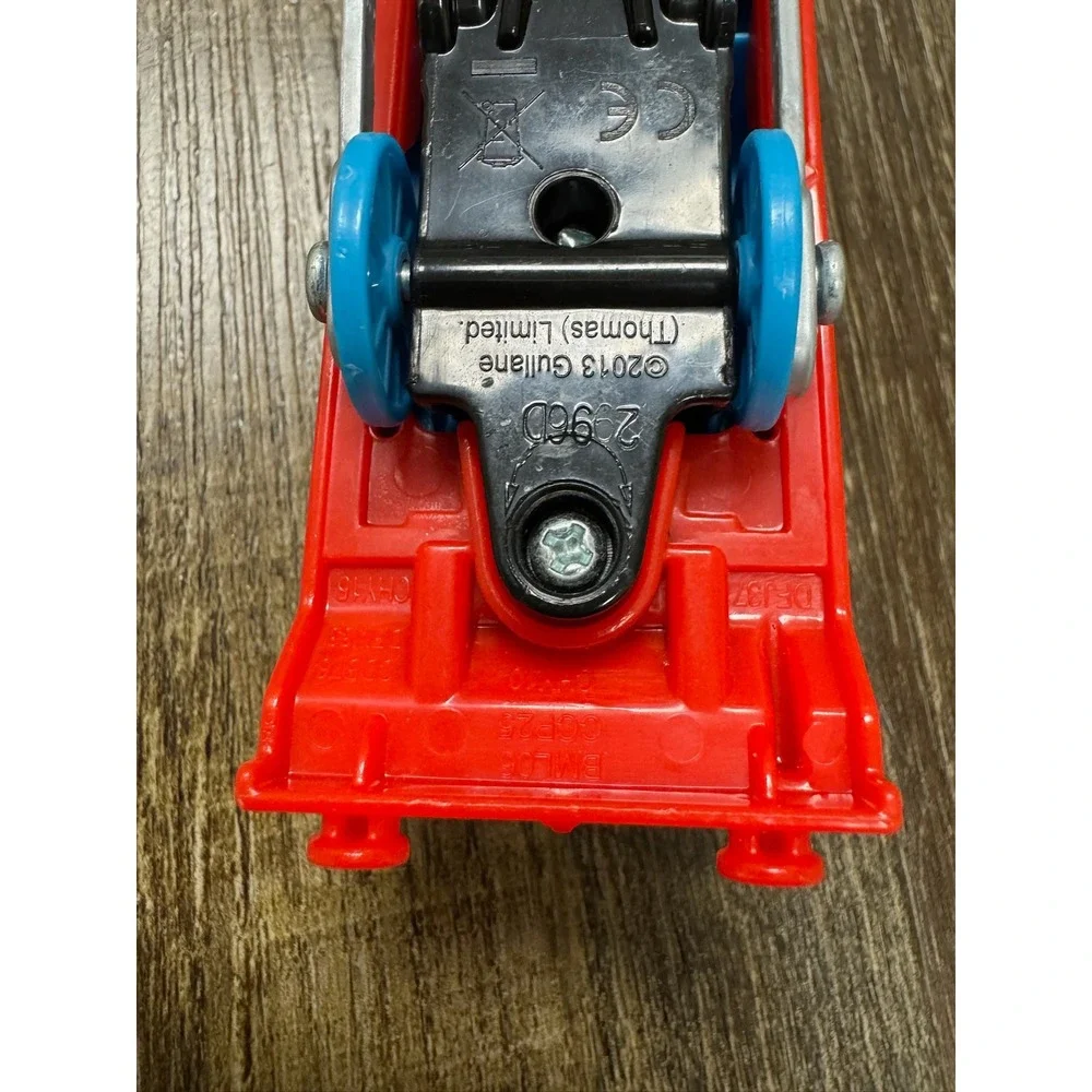 Thomas & Friends TrackMaster Motorized Thomas Muddy Scraped Engine BML06 2013